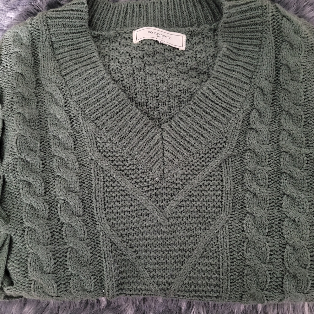 Cute cropped green sweater